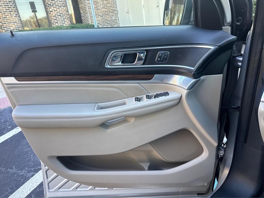 2018 Ford Explorer - $12,995
