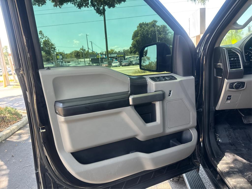 2016 Ford F150 XLT photo