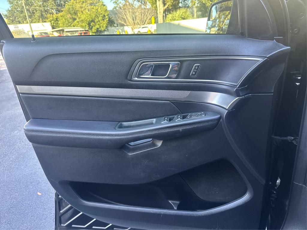 2018 Ford Explorer - $11,995