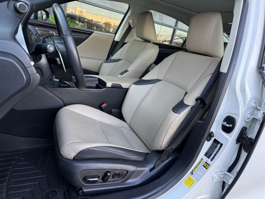 2020 Lexus ES - $31,995