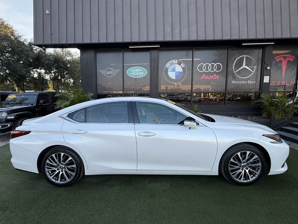 2020 Lexus ES - $31,995