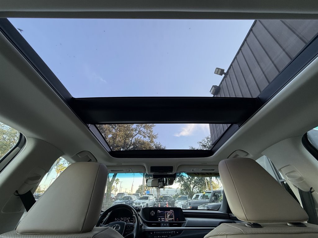 2020 Lexus ES - $31,995