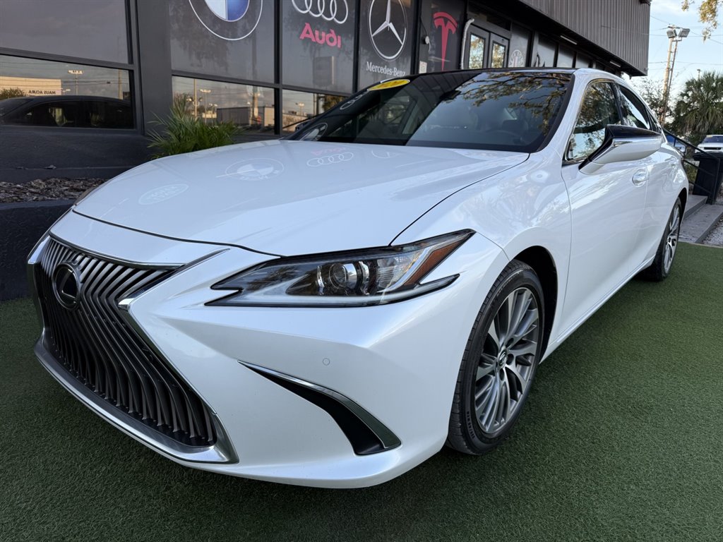 2020 Lexus ES - $31,995
