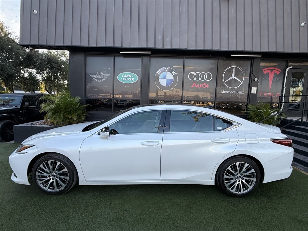 2020 Lexus ES - $31,995