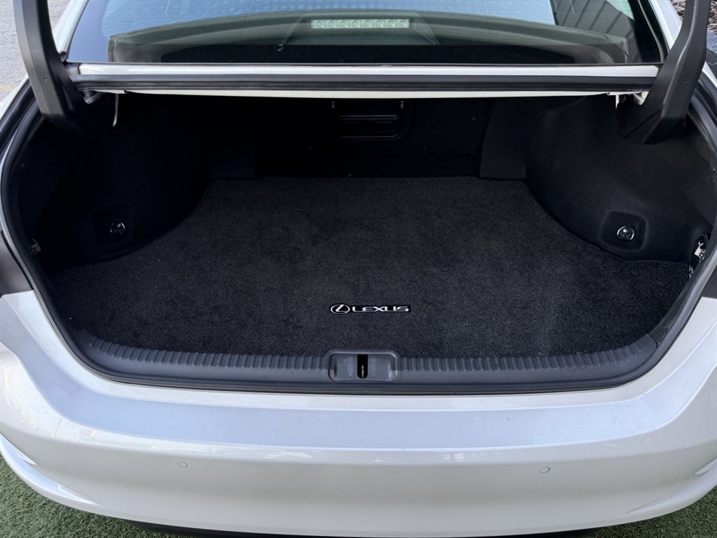 2020 Lexus ES - $31,995