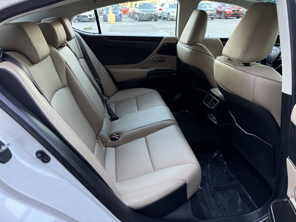 2020 Lexus ES - $31,995