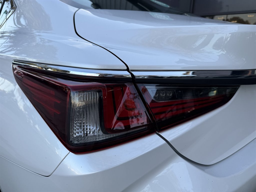 2020 Lexus ES - $31,995