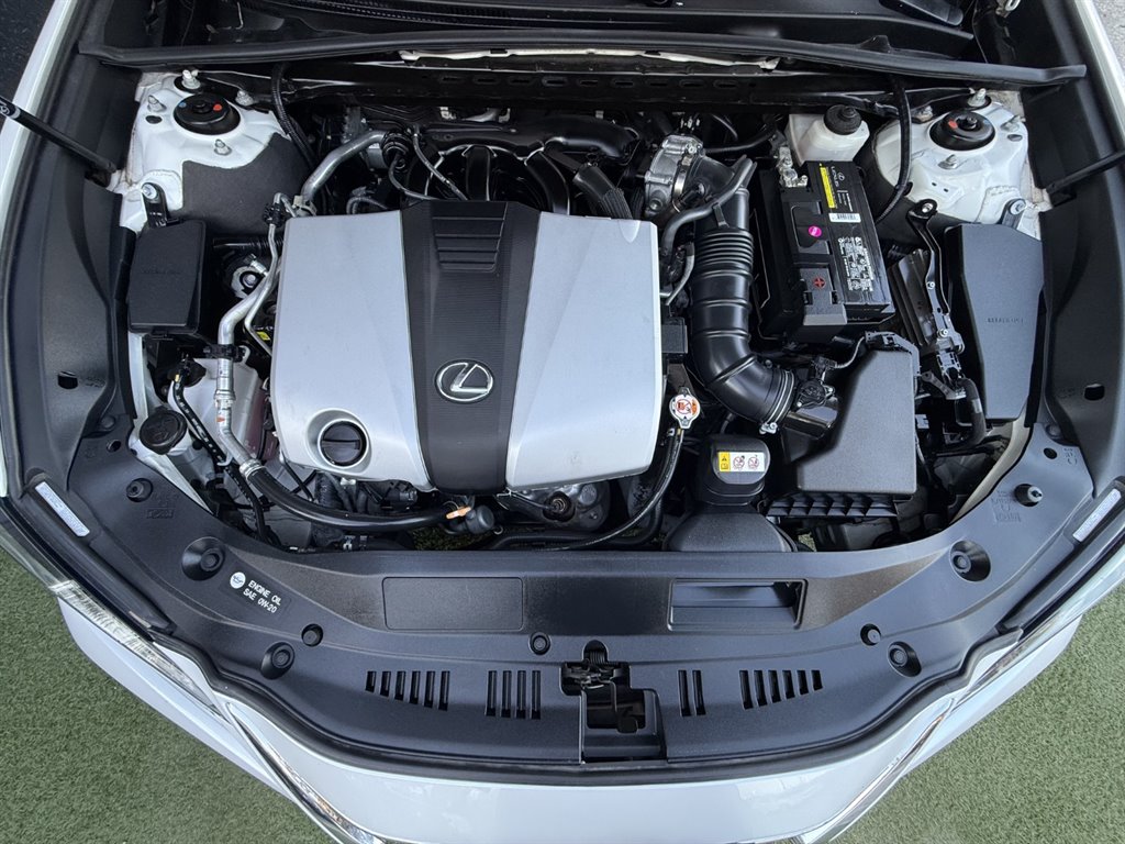 2020 Lexus ES - $31,995
