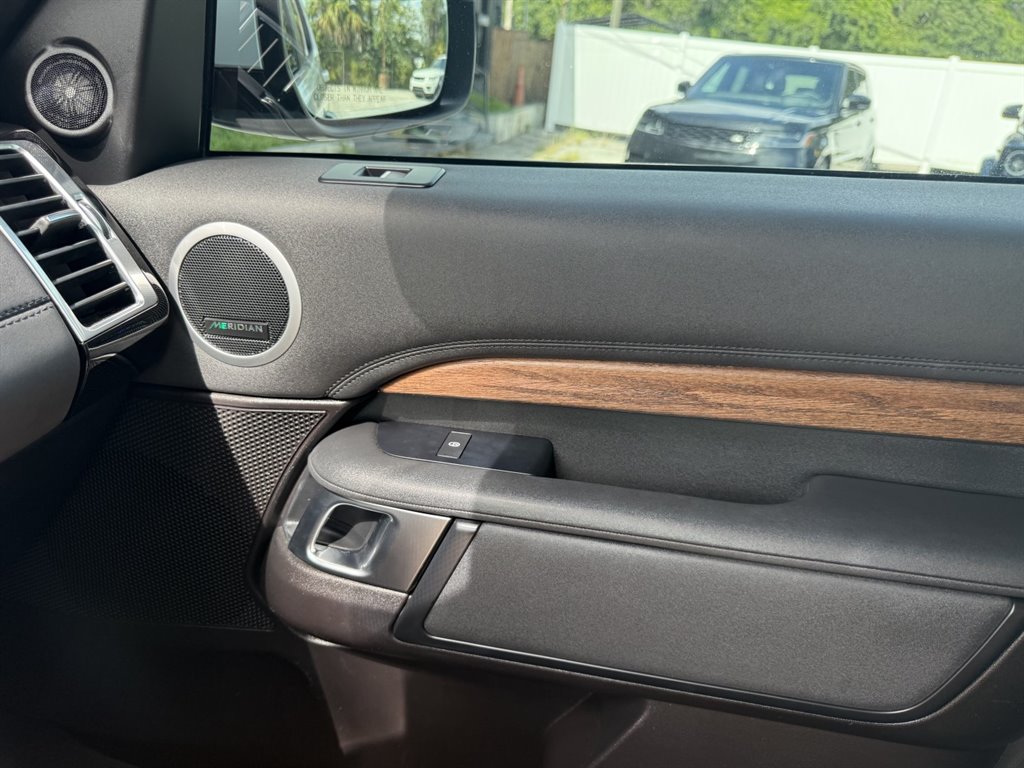 2017 Land Rover Discovery - $13,995