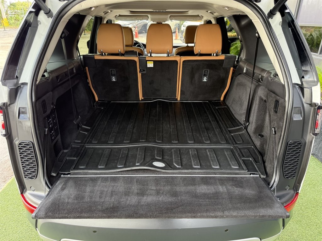 2017 Land Rover Discovery - $13,995