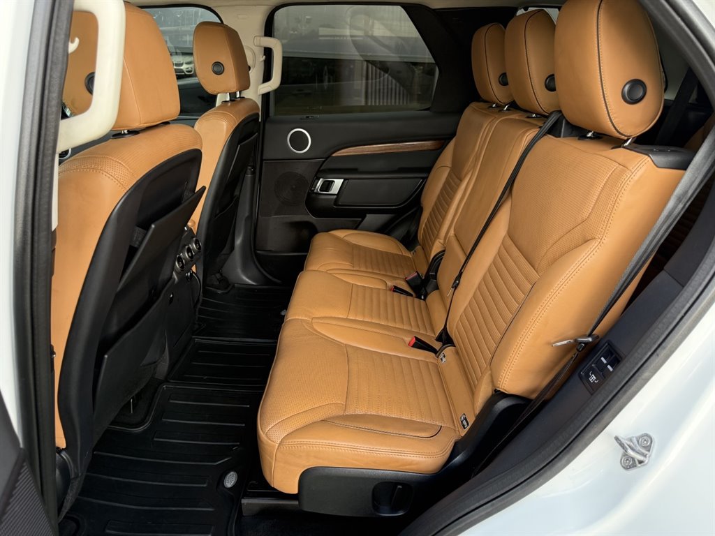 2017 Land Rover Discovery - $13,995