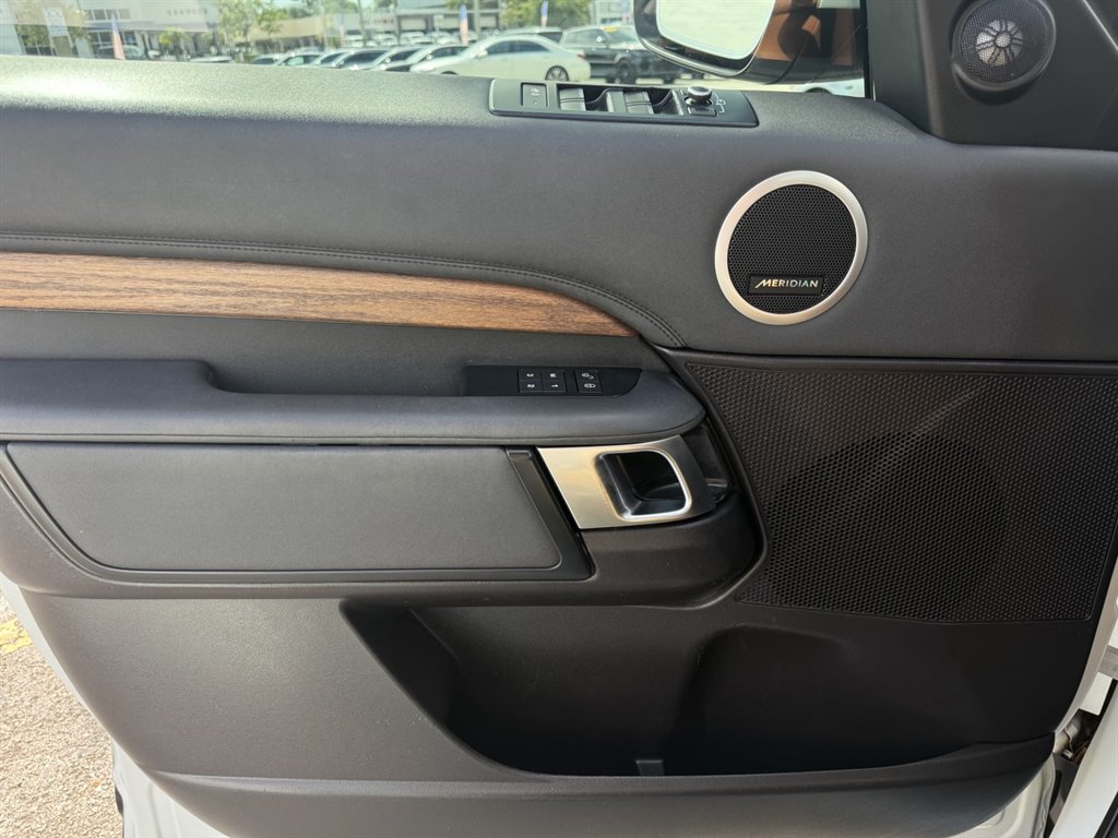 2017 Land Rover Discovery - $13,995