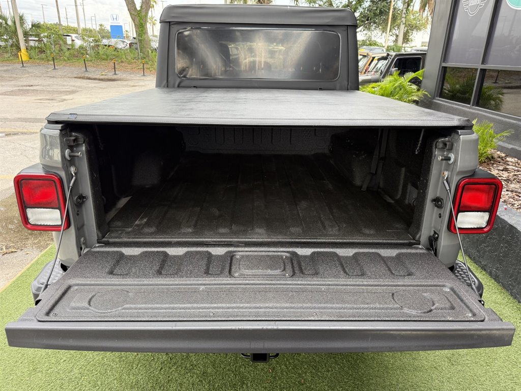 2020 Jeep Gladiator - $25,995