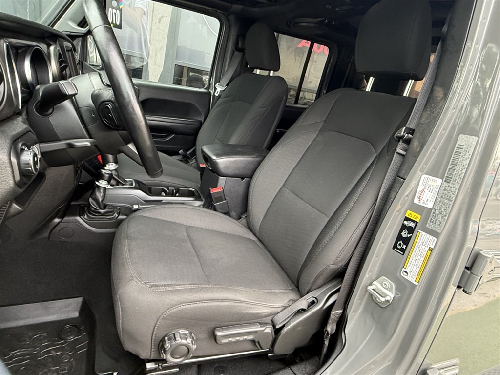 2020 Jeep Gladiator - $25,995