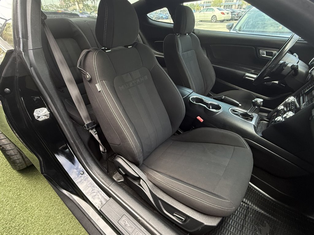 2019 Ford Mustang - $32,995