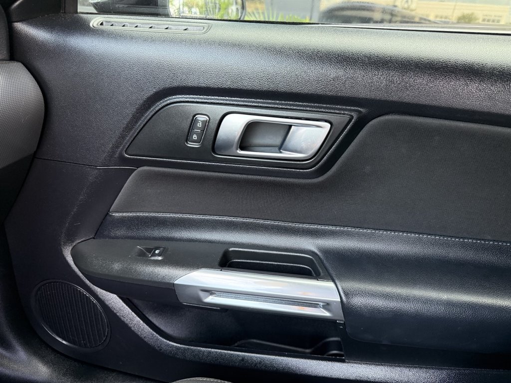 2019 Ford Mustang - $32,995