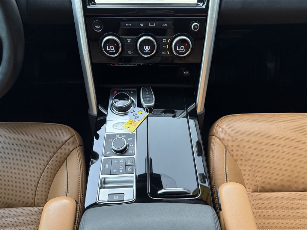 2017 Land Rover Discovery - $17,995
