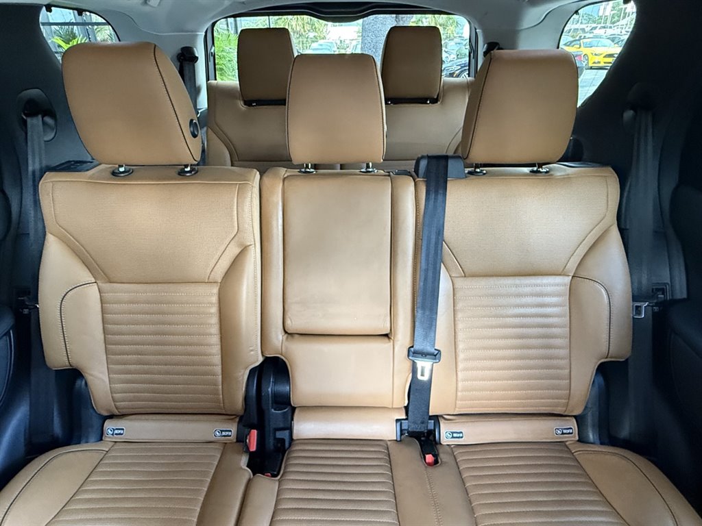 2017 Land Rover Discovery - $17,995