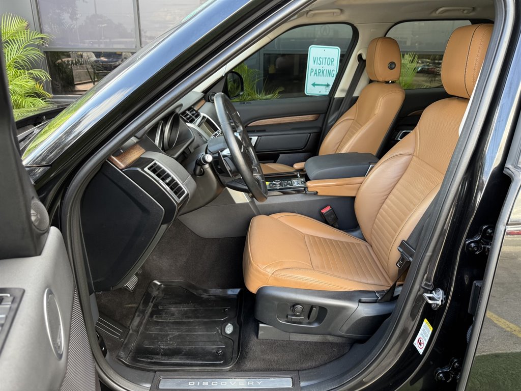 2017 Land Rover Discovery - $17,995