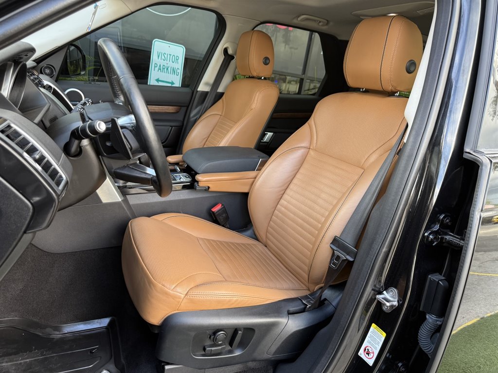 2017 Land Rover Discovery - $17,995