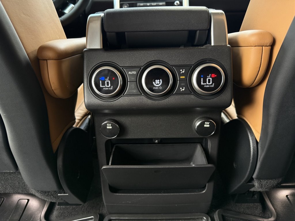 2017 Land Rover Discovery - $17,995