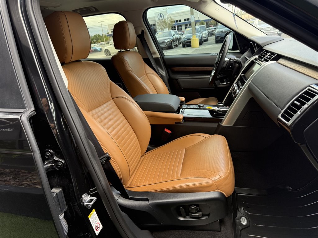 2017 Land Rover Discovery - $17,995