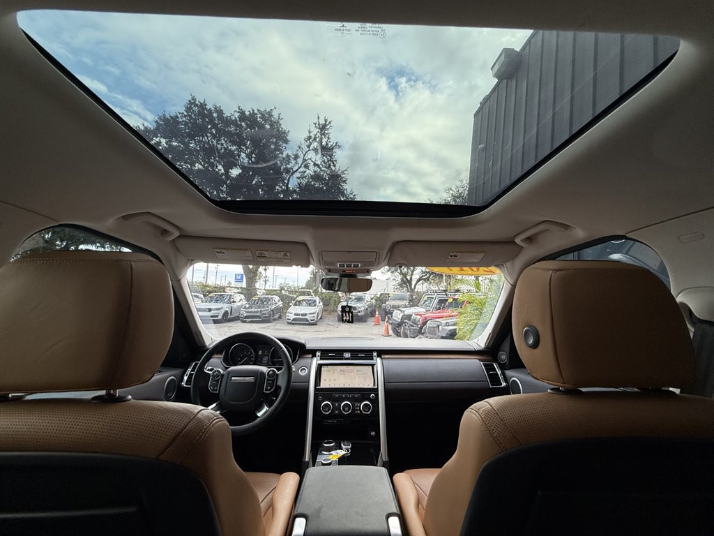 2017 Land Rover Discovery - $17,995