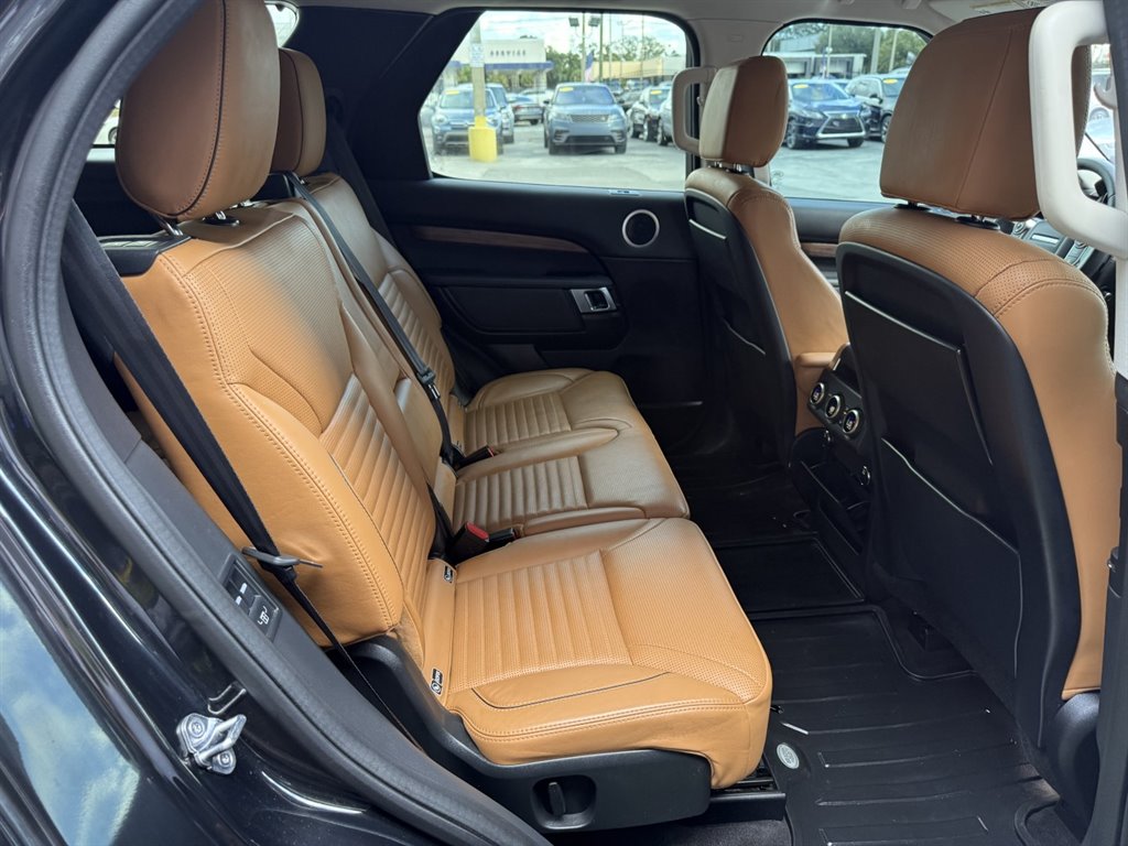 2017 Land Rover Discovery - $17,995