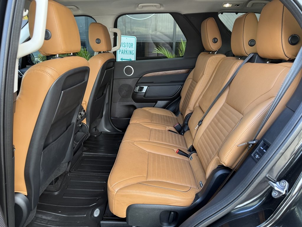 2017 Land Rover Discovery - $17,995