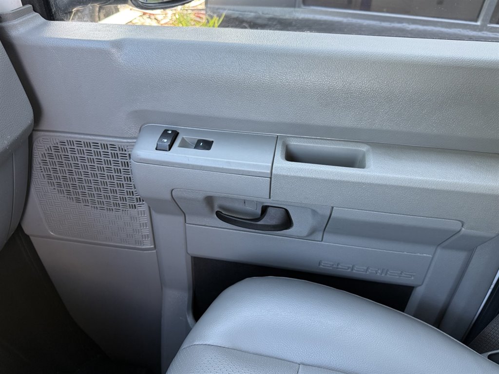 2023 Ford E-350 - $23,995