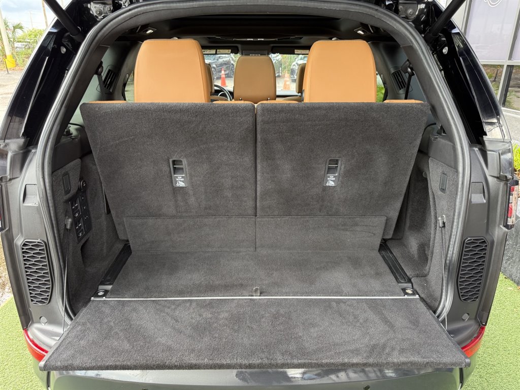 2017 Land Rover Discovery - $14,995