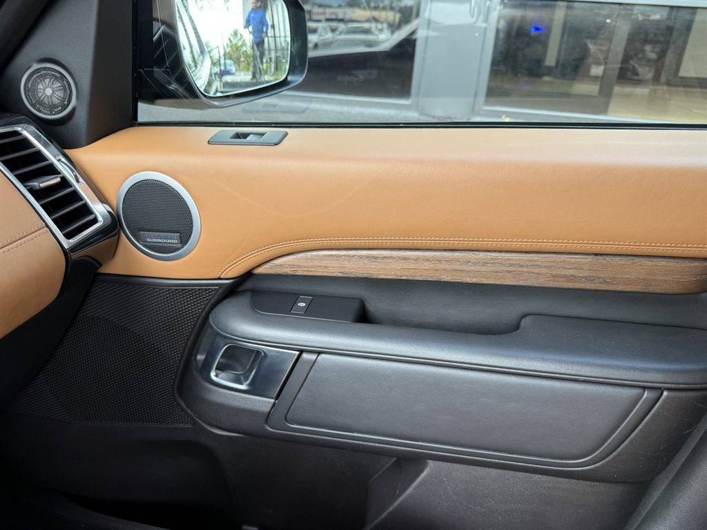 2017 Land Rover Discovery - $14,995