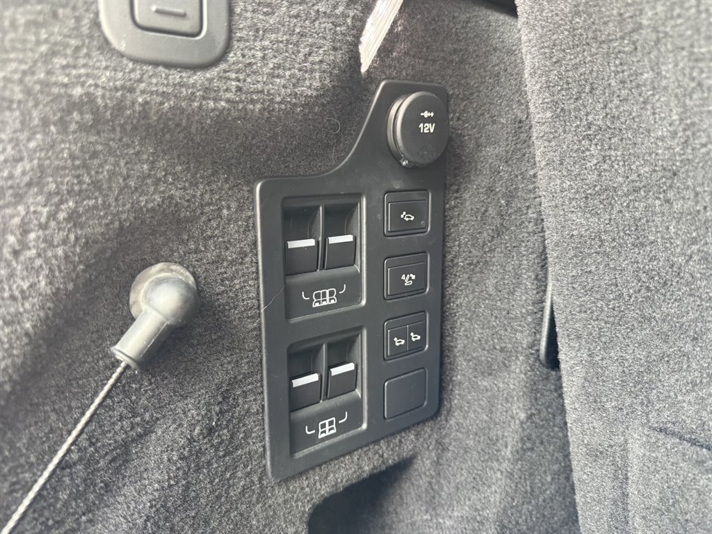 2017 Land Rover Discovery - $14,995