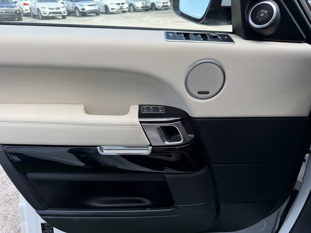 2017 Land Rover Range Rover - $20,995