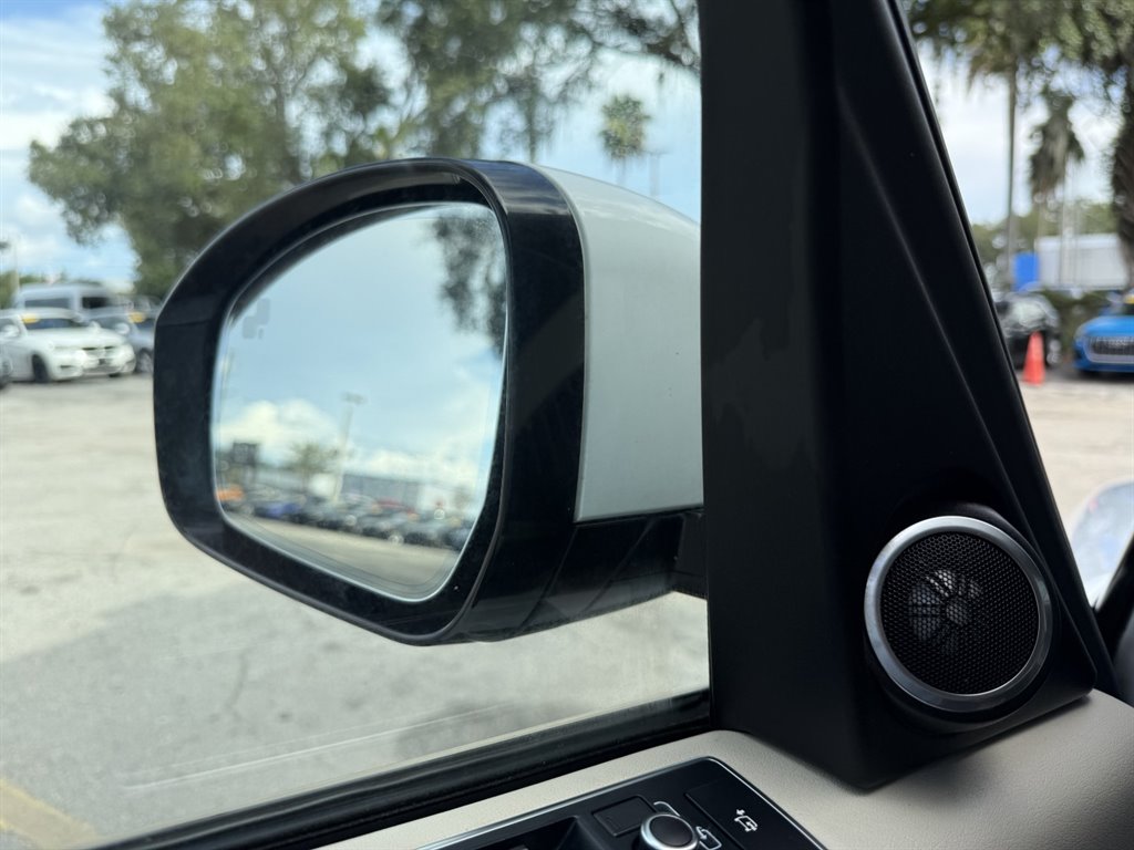 2017 Land Rover Range Rover - $20,995