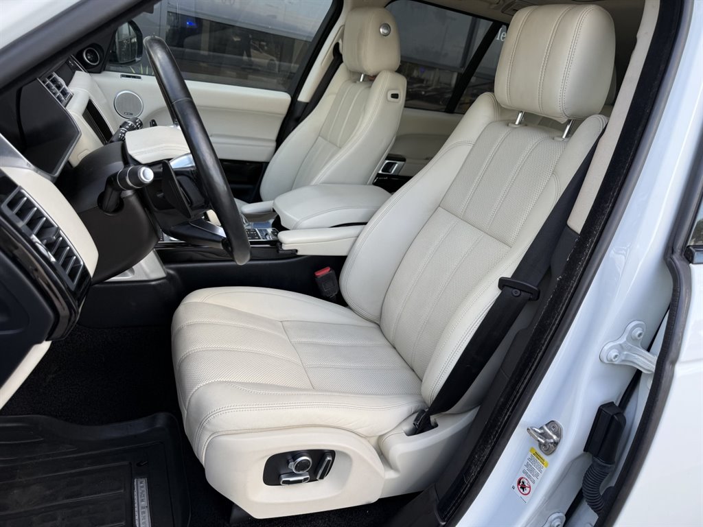 2017 Land Rover Range Rover - $20,995
