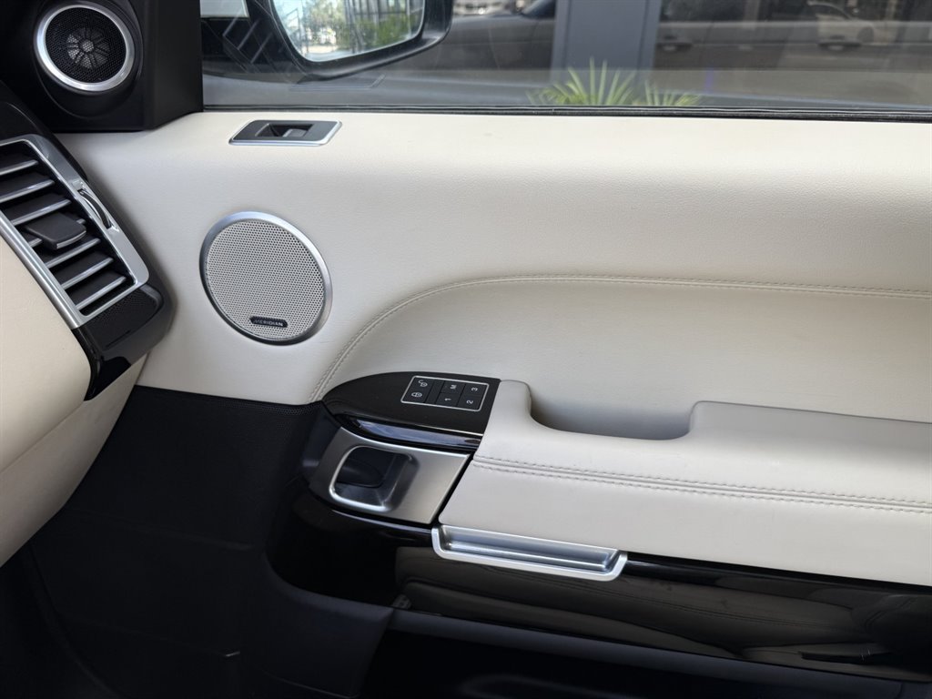 2017 Land Rover Range Rover - $20,995