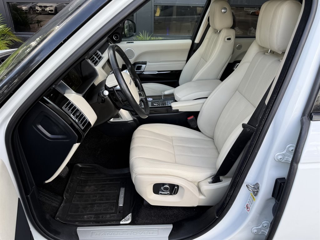 2017 Land Rover Range Rover - $20,995