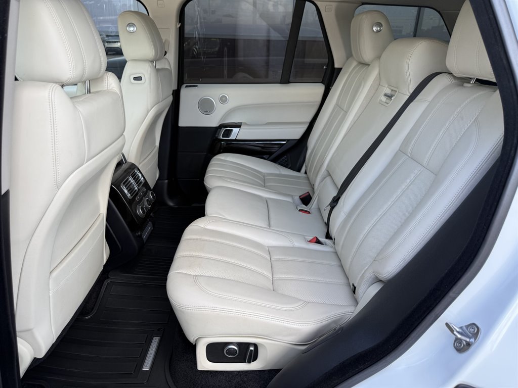 2017 Land Rover Range Rover - $20,995