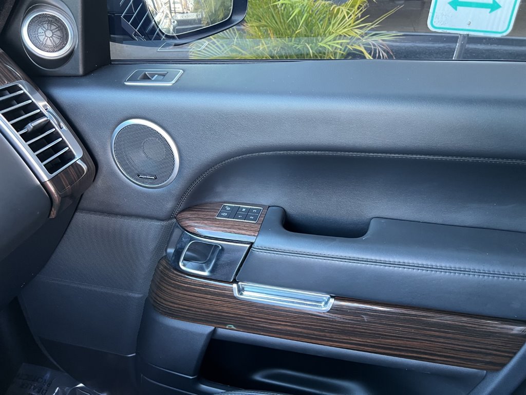 2015 Land Rover Range Rover - $16,995