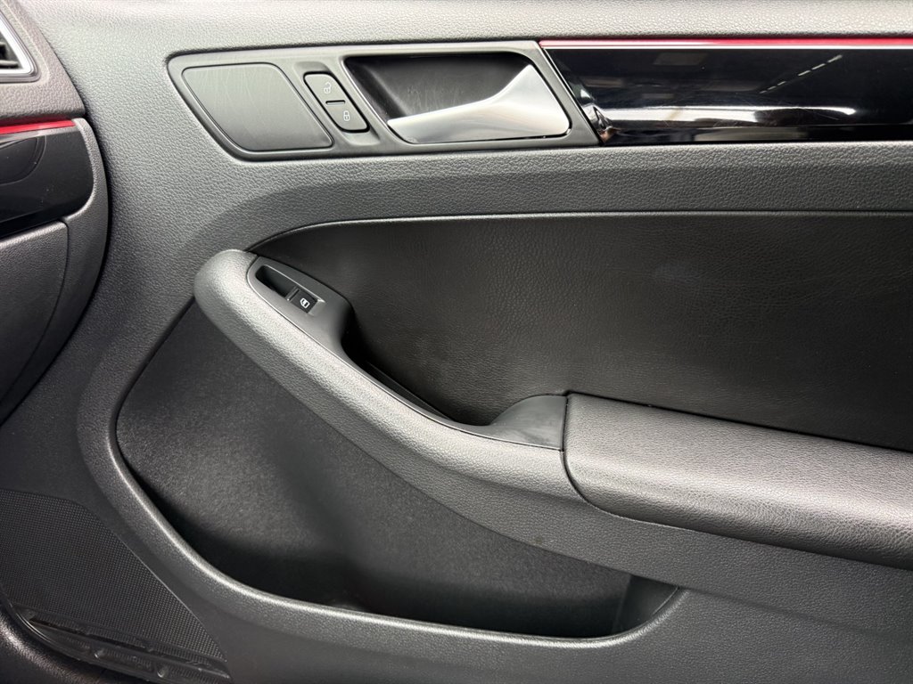 2018 Volkswagen Jetta - $14,995