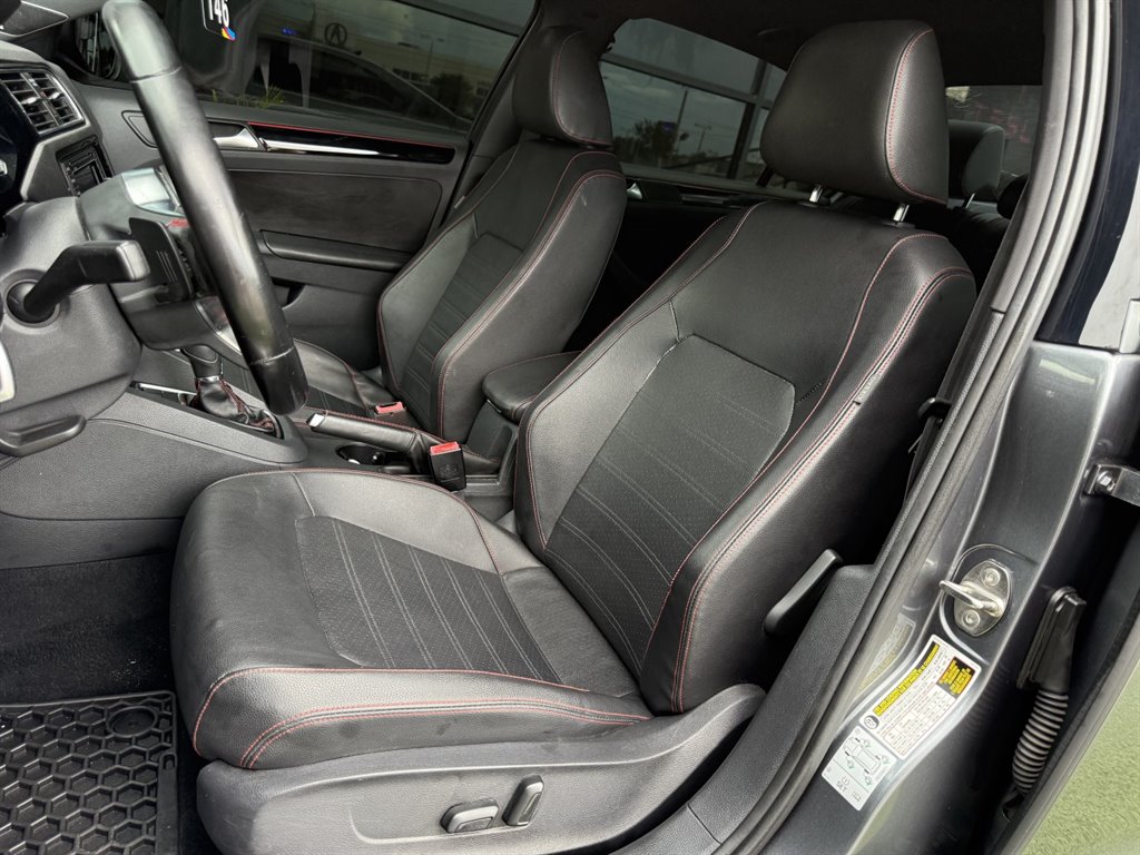 2018 Volkswagen Jetta - $14,995