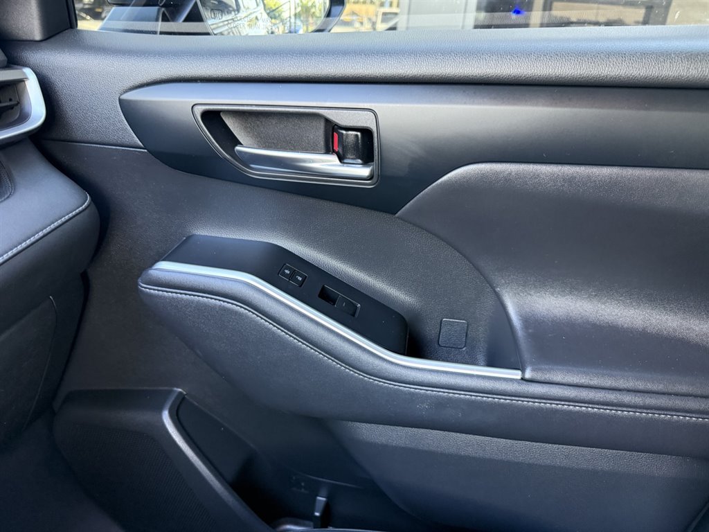 2020 Toyota Highlander - $24,995