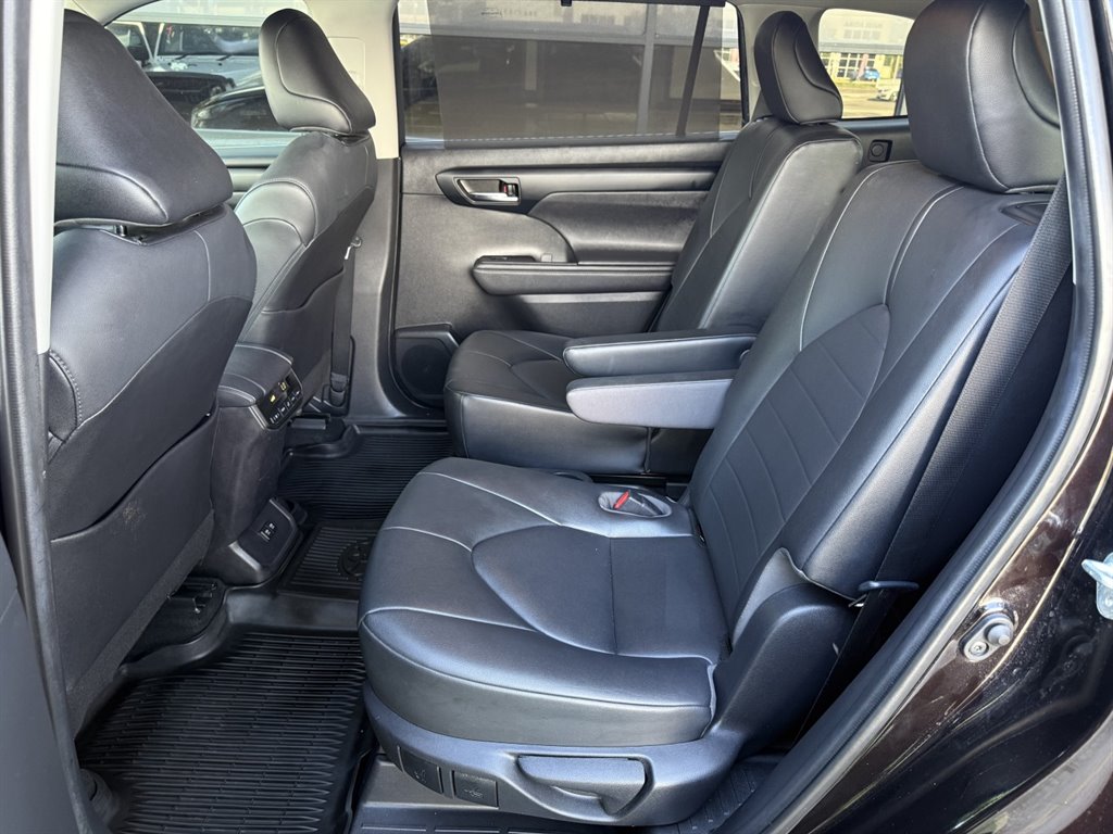 2020 Toyota Highlander - $24,995