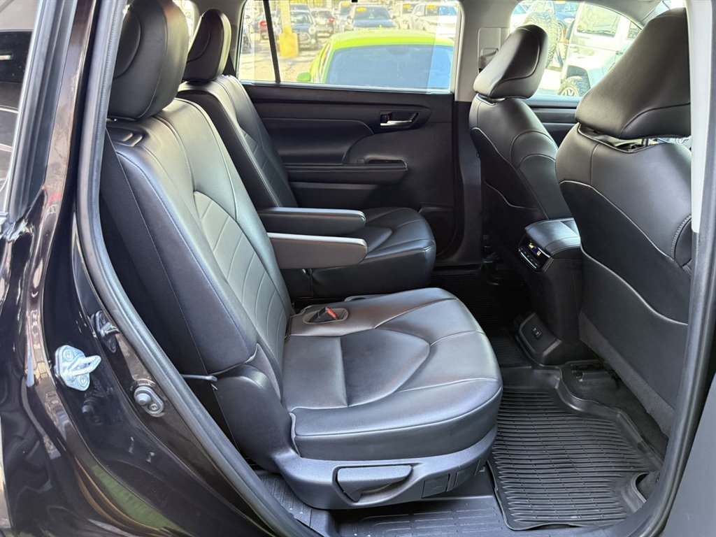 2020 Toyota Highlander - $24,995
