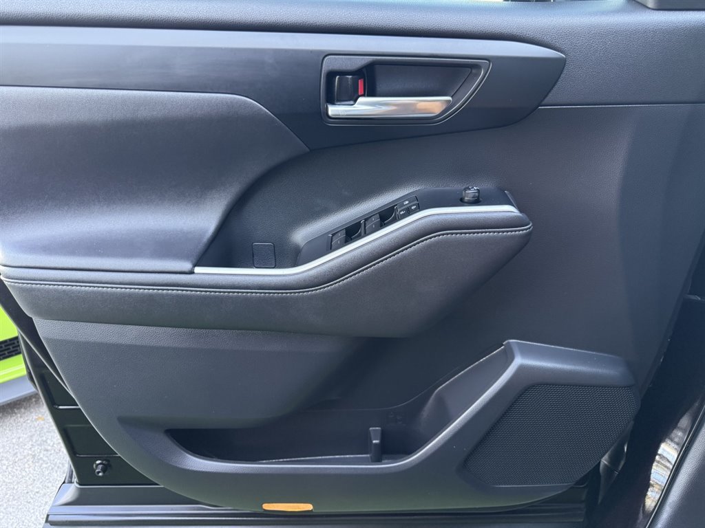 2020 Toyota Highlander - $24,995