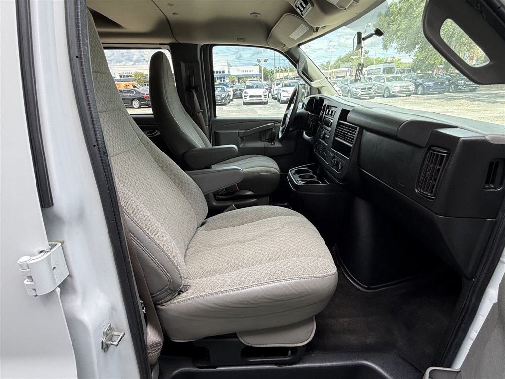 2017 Chevrolet G3500 LT Vans - $25,995