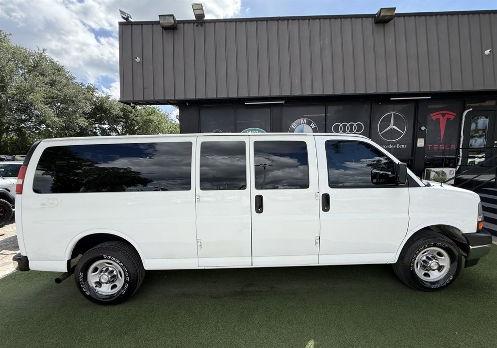 2017 Chevrolet G3500 LT Vans - $25,995