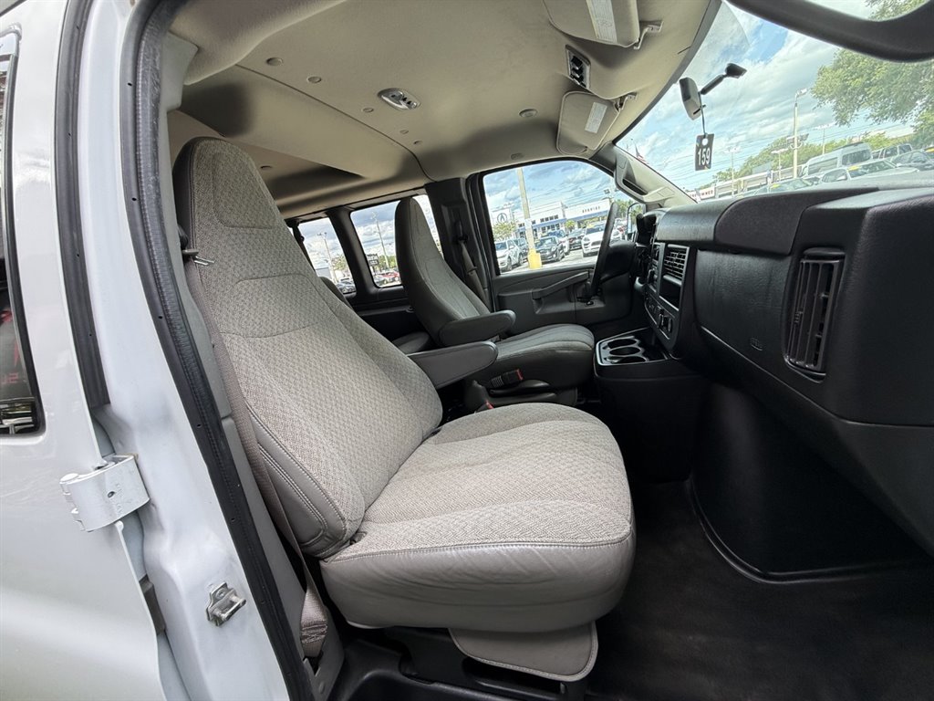 2017 Chevrolet G3500 LT Vans - $25,995