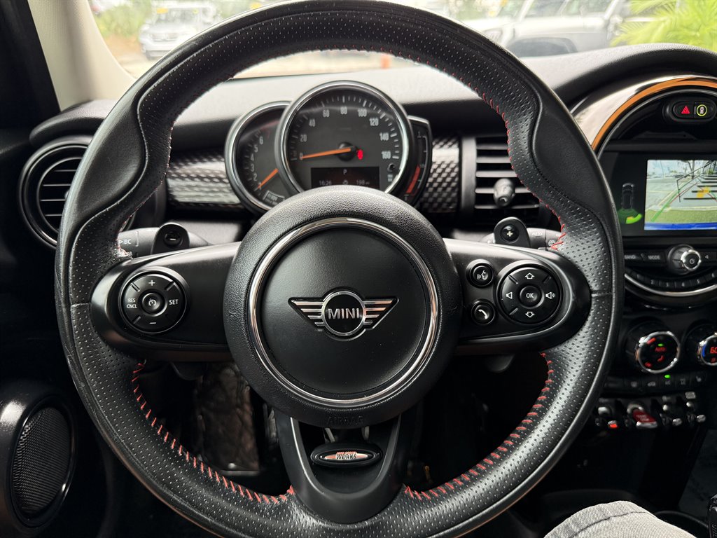2021 MINI Hardtop - $17,995